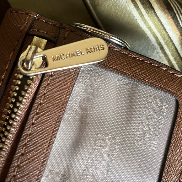 Michael Kors Jet Set Travel wallet w/keychain - Picture 8 of 9